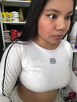 Snapshot of krystal_pink chatting on March 31, 1:00 pm krystal pink online show from March 31, 1:00 pm