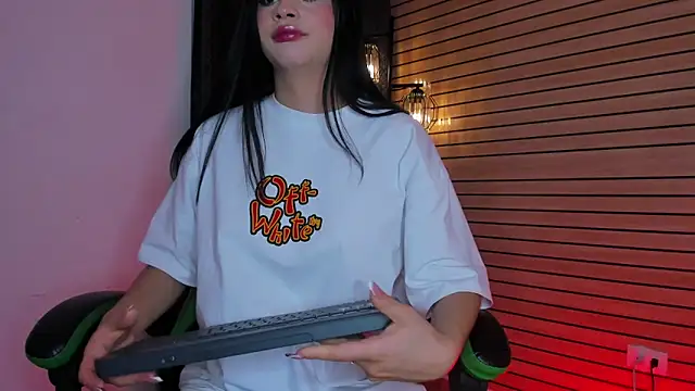 SweetLittleQueenBat online show from April 6, 2:42 am