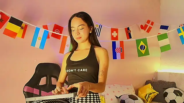 Daphne Rosse online show from June 14, 12:07 pm