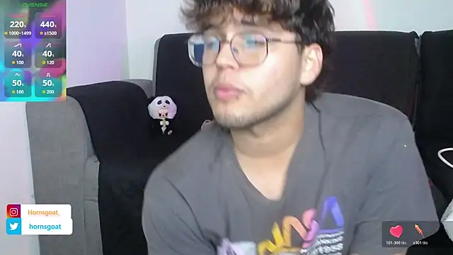 Snapshot of hornsgoat_ chatting on March 31, 10:43 pm hornsgoat online show from March 31, 10:43 pm