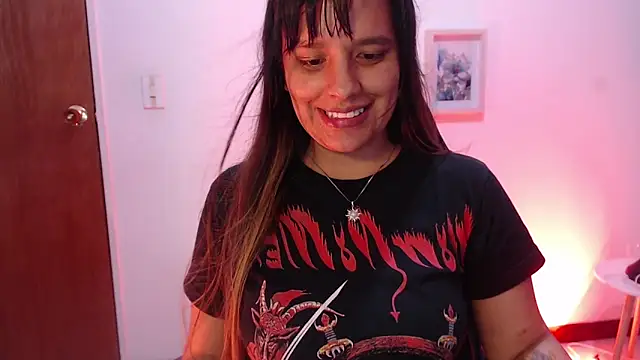 Snapshot of Ivvy_Bloom chatting on May 16, 3:03 am Ivvy Bloom online show from May 16, 3:03 am
