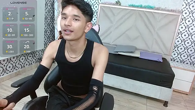 Snapshot of Blunt_tay chatting on March 27, 3:23 am Blunt tay online show from March 27, 3:23 am