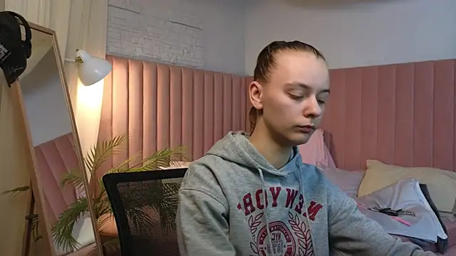 emma chaser online show from April 29, 1:32 am
