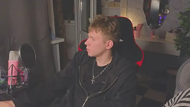 Snapshot of meowmeowland chatting on March 24, 7:19 pm meowmeowland online show from March 24, 7:19 pm