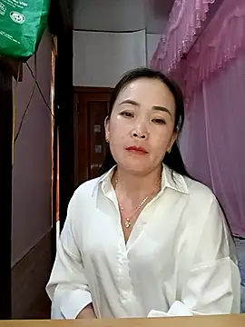 Pia-bee online show from March 25, 2:23 pm