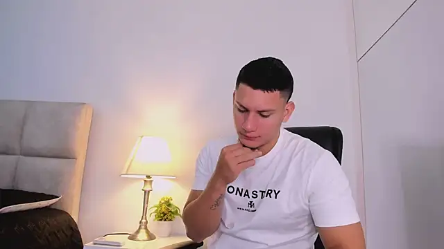 Chriss Diamond online show from July 18, 8:01 pm