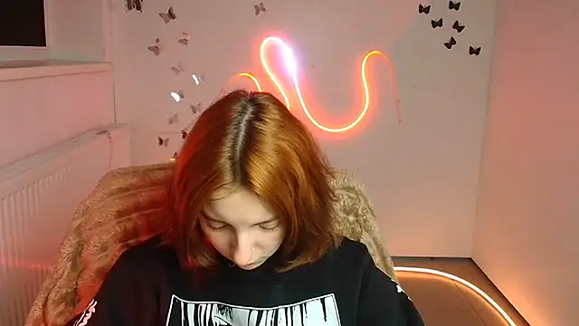 Snapshot of Butterfly_Milly chatting on April 28, 5:45 am Butterfly Milly online show from April 28, 5:45 am
