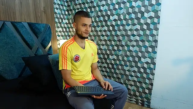 Snapshot of Joaho_Fernandez chatting on June 13, 9:46 pm Joaho Fernandez online show from June 13, 9:46 pm