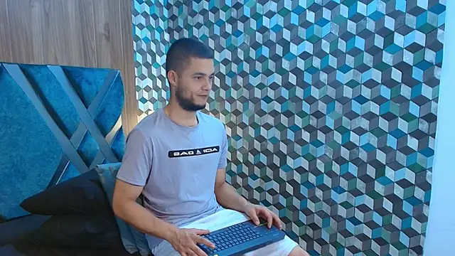 Snapshot of Joaho_Fernandez chatting on June 24, 9:03 pm Joaho Fernandez online show from June 24, 9:03 pm