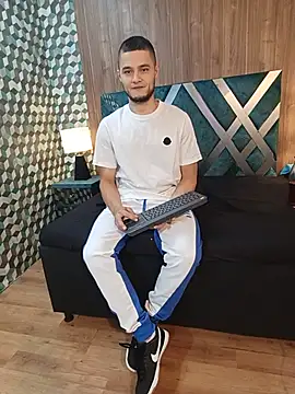 Snapshot of Joaho_Fernandez chatting on July 14, 8:25 pm Joaho Fernandez online show from July 14, 8:25 pm