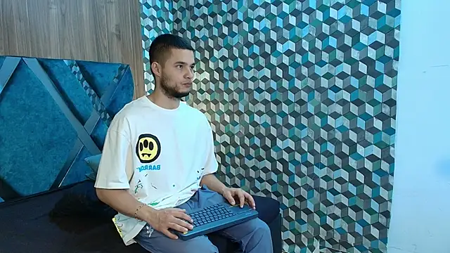 Snapshot of Joaho_Fernandez chatting on July 21, 7:49 pm Joaho Fernandez online show from July 21, 7:49 pm