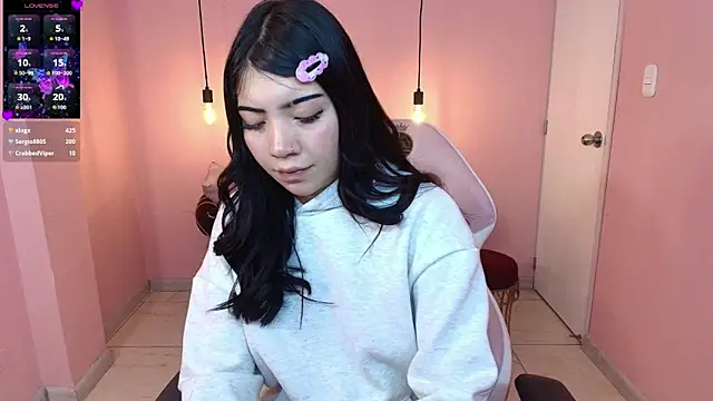 Snapshot of Soffi_x_x_ chatting on June 6, 8:52 am Soffi x x online show from June 6, 8:52 am