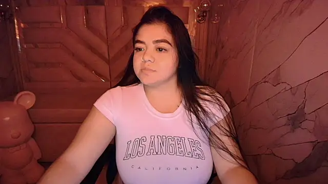 Snapshot of luna__r_ chatting on April 25, 3:09 am luna r online show from April 25, 3:09 am