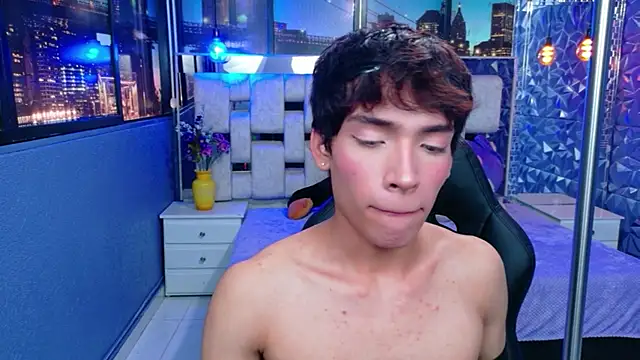 IsaacNovaa online show from April 19, 8:00 pm