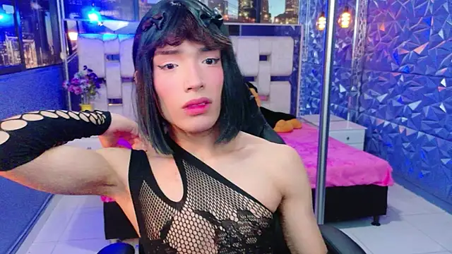 Snapshot of IsaacNovaa chatting on June 8, 8:09 pm IsaacNovaa online show from June 8, 8:09 pm