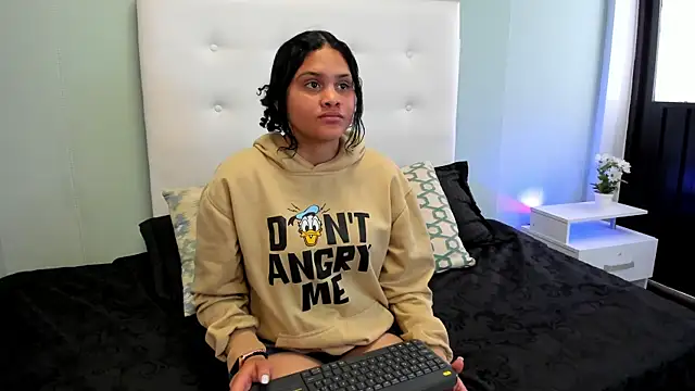 Snapshot of ZoeRiveers chatting on March 26, 8:36 pm ZoeRiveers online show from March 26, 8:36 pm