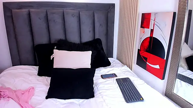 Snapshot of MiaGinger_ chatting on June 11, 8:29 pm MiaGinger online show from June 11, 8:29 pm