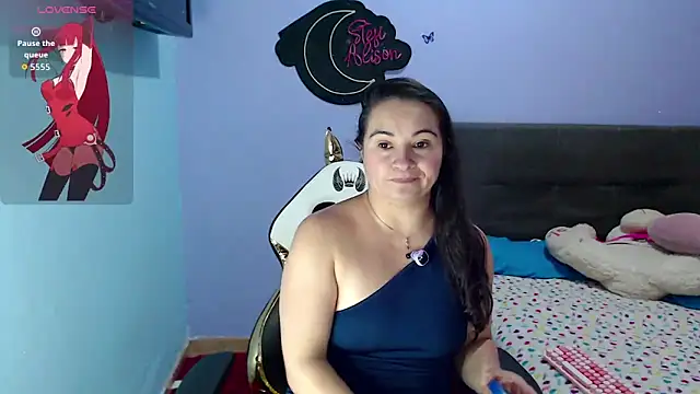 Snapshot of kyra_sol chatting on April 1, 1:50 am kyra sol online show from April 1, 1:50 am