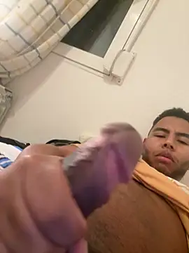 Snapshot of lindura00 chatting on March 25, 1:00 am lindura00 online show from March 25, 1:00 am