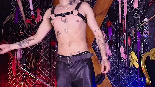 Snapshot of Chuky_BDSM_ chatting on April 7, 7:14 pm Chuky BDSM online show from April 7, 7:14 pm
