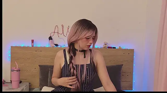 Sweet Alice S online show from May 9, 9:14 am