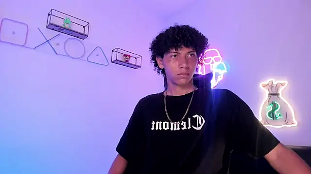 Snapshot of Eletry_01 chatting on March 27, 7:46 pm Eletry 01 online show from March 27, 7:46 pm