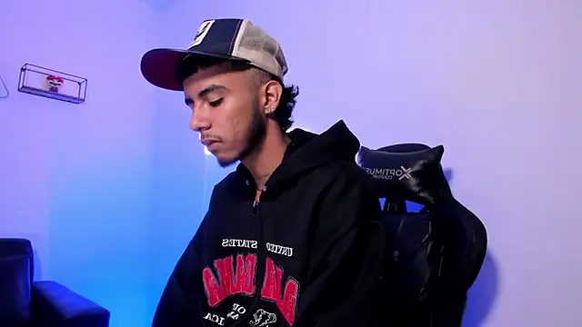 Snapshot of Red_4KT chatting on March 25, 9:43 pm Red 4KT online show from March 25, 9:43 pm