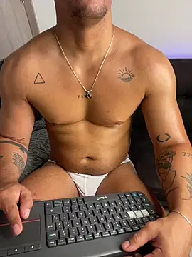 Snapshot of AndresFerro chatting on April 25, 7:00 pm AndresFerro online show from April 25, 7:00 pm