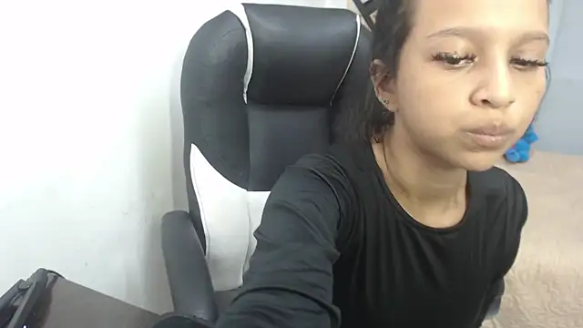 Snapshot of naty_18 chatting on May 9, 7:13 am naty 18 online show from May 9, 7:13 am