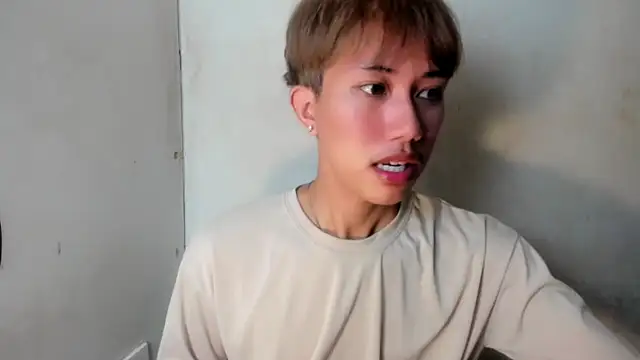 Snapshot of luxurioux_blake chatting on May 11, 2:01 pm luxurioux blake online show from May 11, 2:01 pm