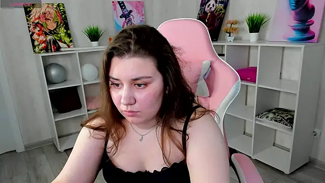 Snapshot of Maya_Raay chatting on April 6, 5:41 am Maya Raay online show from April 6, 5:41 am