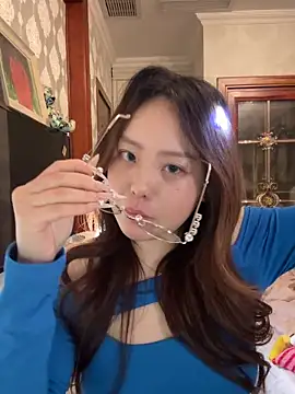 Snapshot of thelittlexx chatting on April 1, 1:41 pm thelittlexx online show from April 1, 1:41 pm