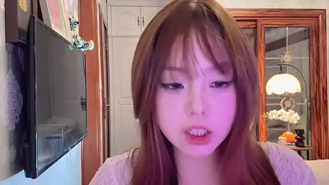 Snapshot of thelittlexx chatting on May 10, 7:35 am thelittlexx online show from May 10, 7:35 am