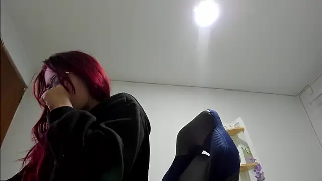 Snapshot of Sara_Red_X chatting on March 30, 7:31 am Sara Red X online show from March 30, 7:31 am