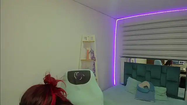 Sara Red X online show from April 28, 3:44 am