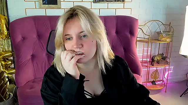 Snapshot of KathyBriggs chatting on April 25, 5:10 am KathyBriggs online show from April 25, 5:10 am