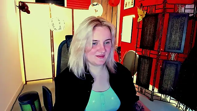 Snapshot of KathyBriggs chatting on June 5, 5:03 am KathyBriggs online show from June 5, 5:03 am