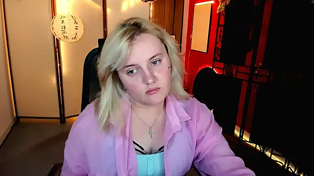 Snapshot of KathyBriggs chatting on June 19, 5:12 am KathyBriggs online show from June 19, 5:12 am