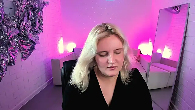 Snapshot of KathyBriggs chatting on June 25, 5:12 am KathyBriggs online show from June 25, 5:12 am