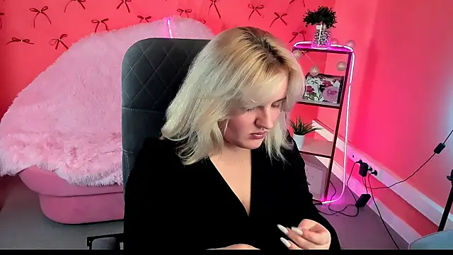 Snapshot of KathyBriggs chatting on June 26, 5:23 am KathyBriggs online show from June 26, 5:23 am