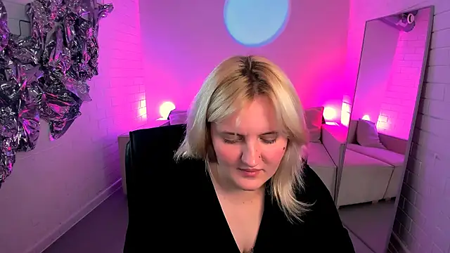 Snapshot of KathyBriggs chatting on June 29, 5:14 am KathyBriggs online show from June 29, 5:14 am