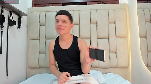 Axel OS online show from March 27, 3:01 am