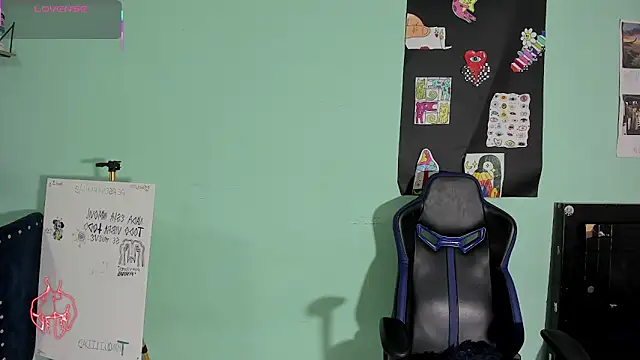 TYLERhHOT2005 online show from May 3, 7:20 pm