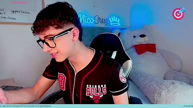 Snapshot of niico_prince chatting on March 29, 4:29 pm niico prince online show from March 29, 4:29 pm