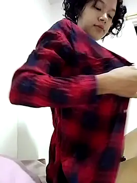 Yi Uzi online show from June 27, 1:32 am