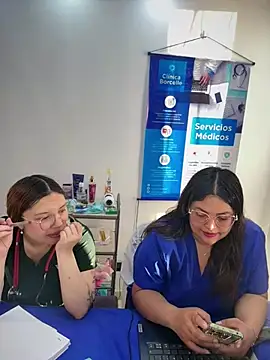 Snapshot of velen_09 chatting on June 11, 11:08 am velen 09 online show from June 11, 11:08 am