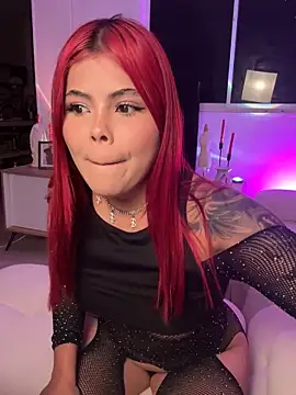 Snapshot of giss_sweet1 chatting on April 18, 2:15 am giss sweet1 online show from April 18, 2:15 am