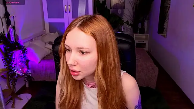 Snapshot of zoeforrd chatting on March 28, 5:40 am zoeforrd online show from March 28, 5:40 am