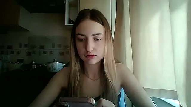 KariLindsey online show from April 17, 9:12 am