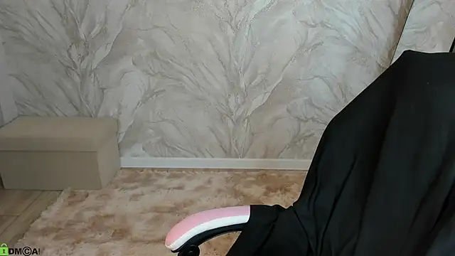 Snapshot of honey_cherrry chatting on April 26, 1:47 am honey cherrry online show from April 26, 1:47 am